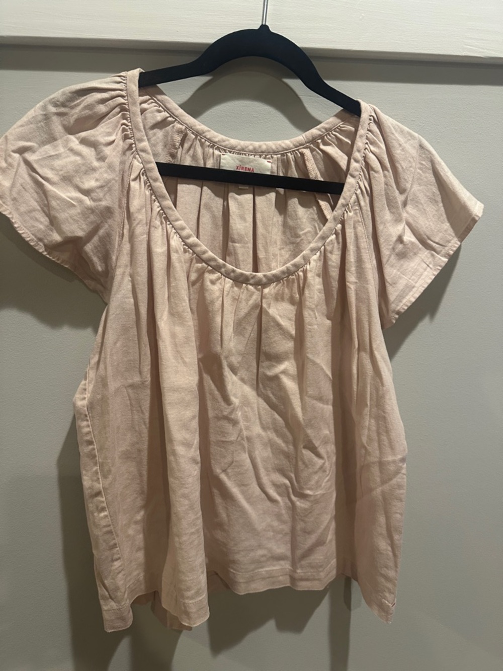Xirena Scoop Neck Flutter Sleeve Top XS